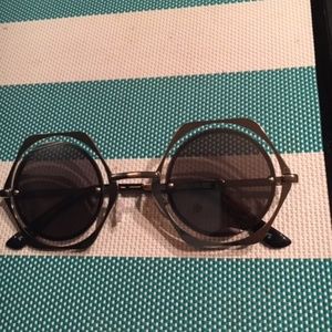 Ultra-Cool "Floating" Sunglasses